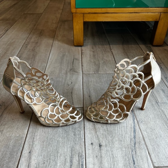 Oscar de la Renta pumps. - Picture 2 of 6